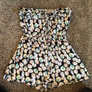 Flower-patterned romper